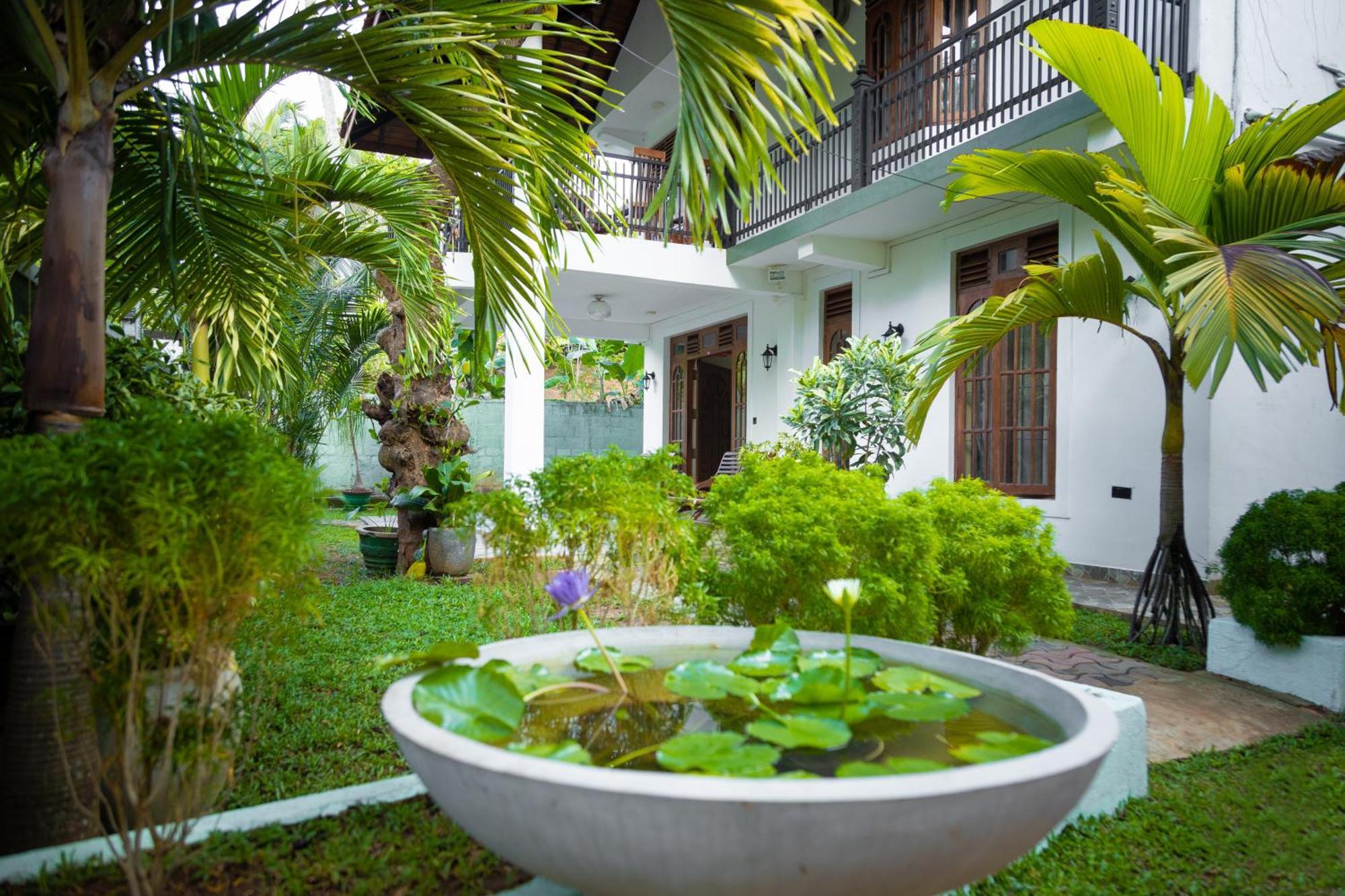 Marathona Tourist Resort - Anuradhapura Exteriör bild